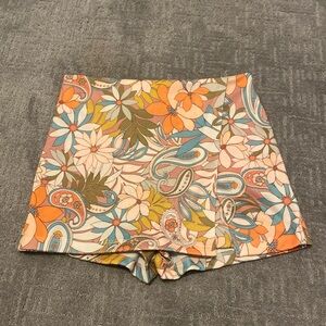 Adorable retro floral and paisley print skort - Girl’s Size XL